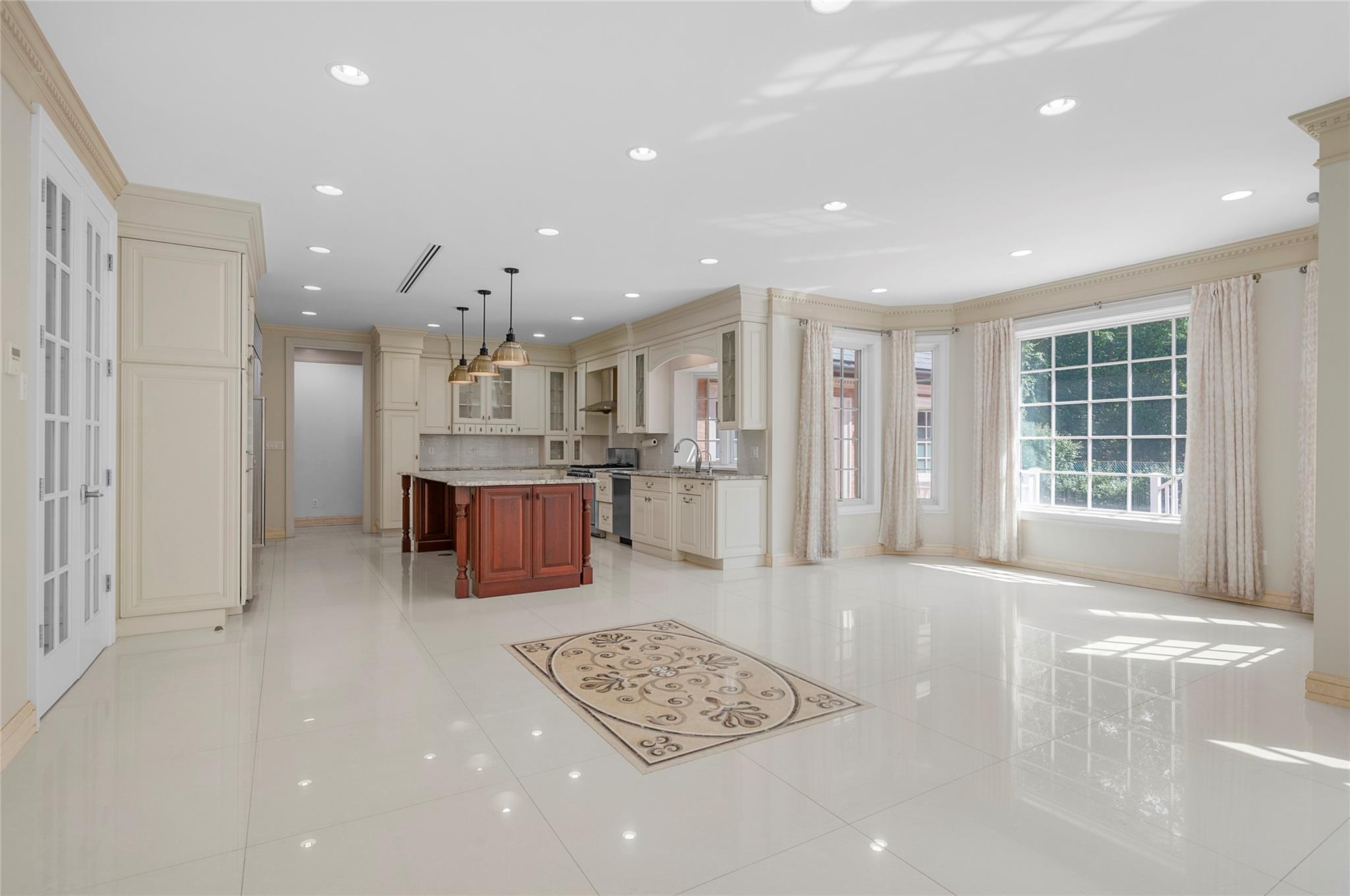 8 Chanticlare Drive, Manhasset, New York image 12