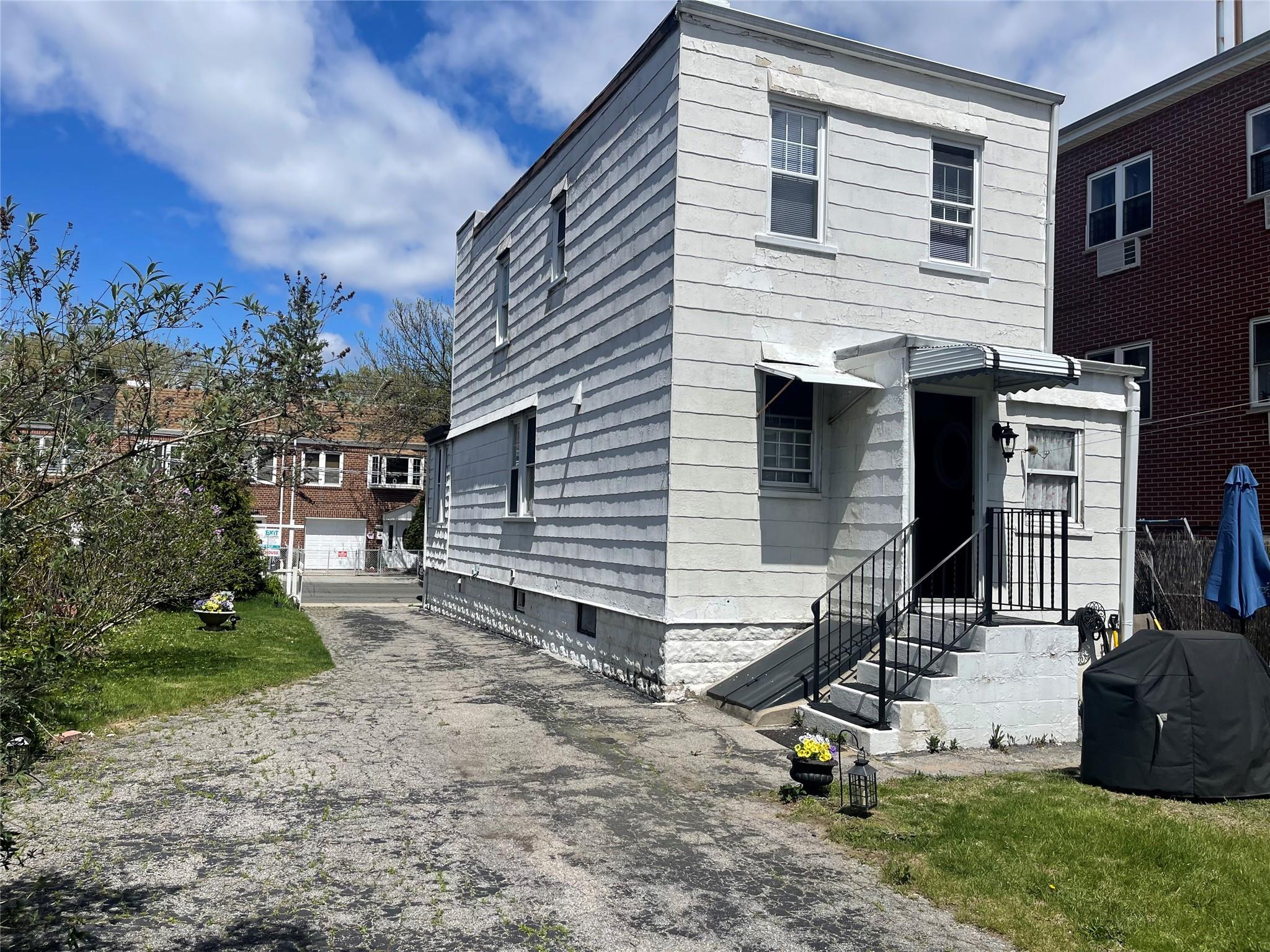 Property for Sale at 78th Avenue, Glendale, Queens, NY - Bedrooms: 3 
Bathrooms: 1 
Rooms: 7  - $985,000