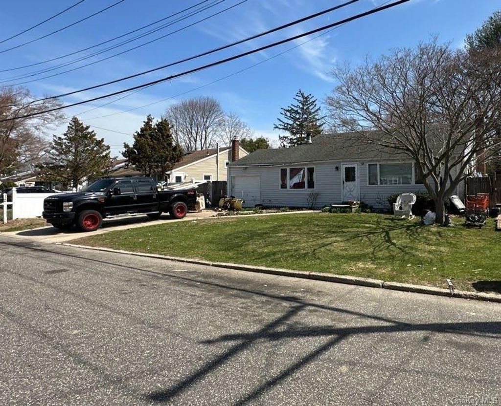 Photo of 12 Glenwood Lane, Huntington, NY 11743 (MLS # 978531)