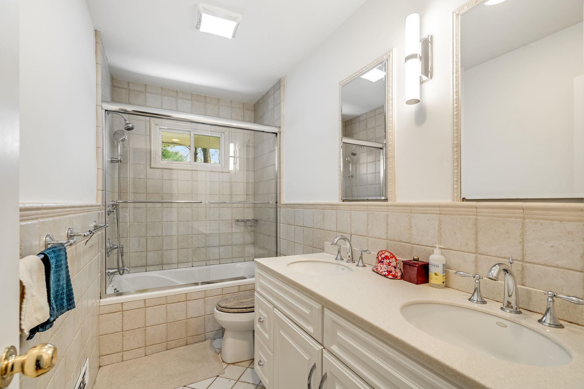 10 Doris Drive, Scarsdale, New York image 8
