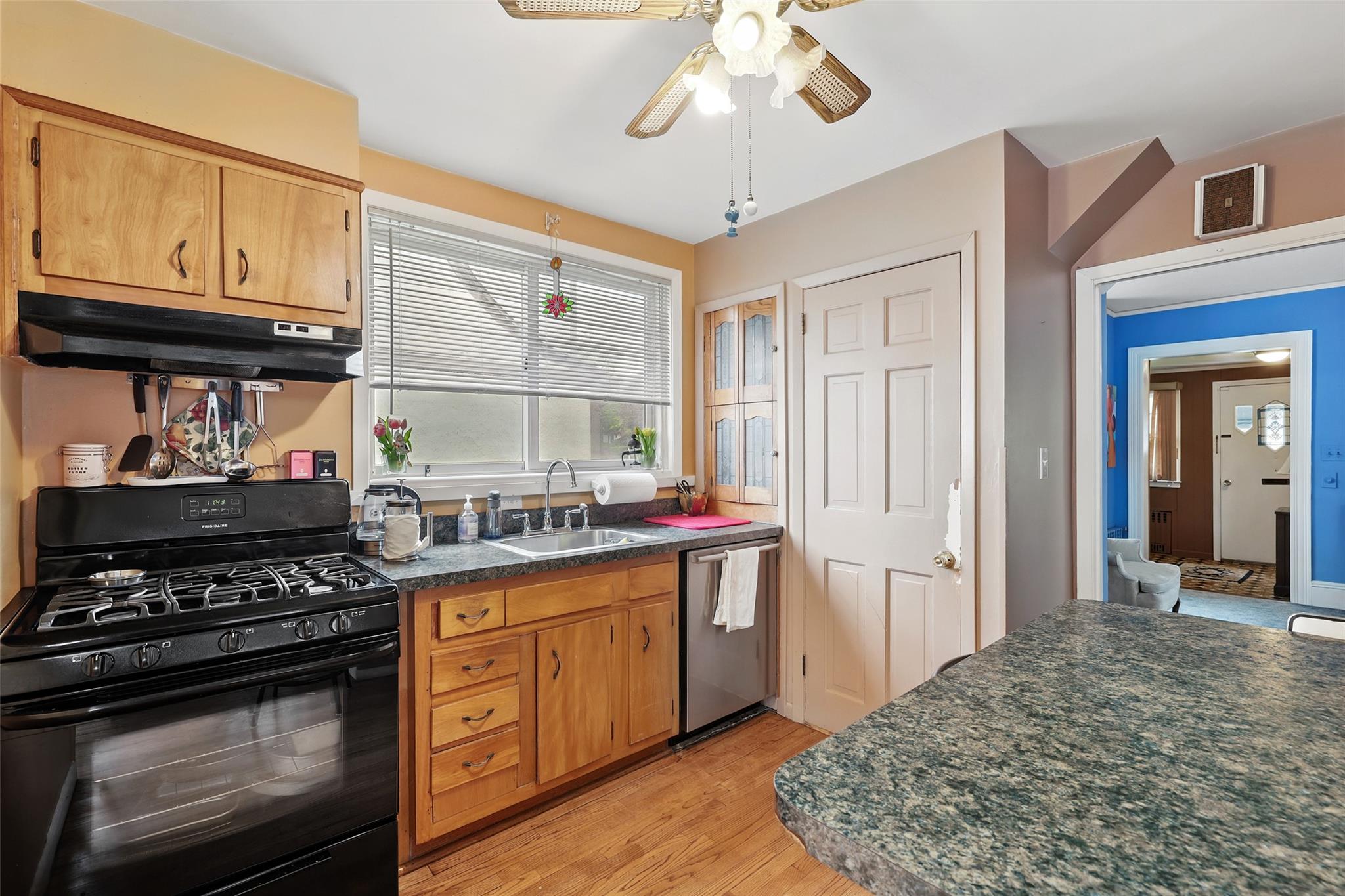 42 Longview Avenue, White Plains, New York image 19
