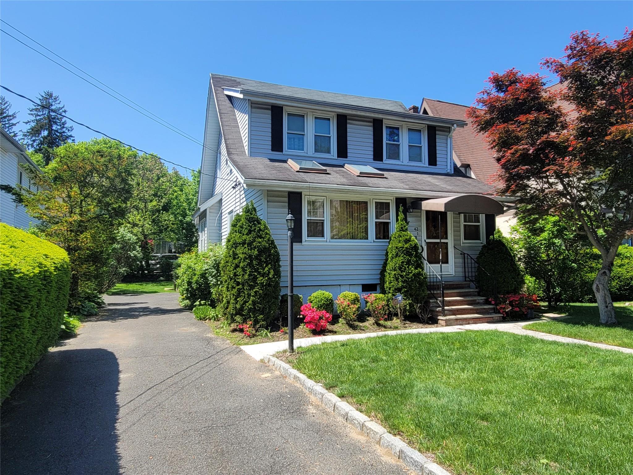 42 Longview Avenue, White Plains, New York image 2