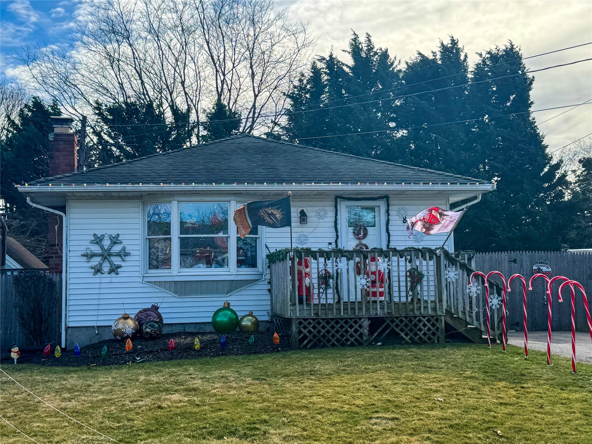 8 King Road, Mastic Beach, New York image 1