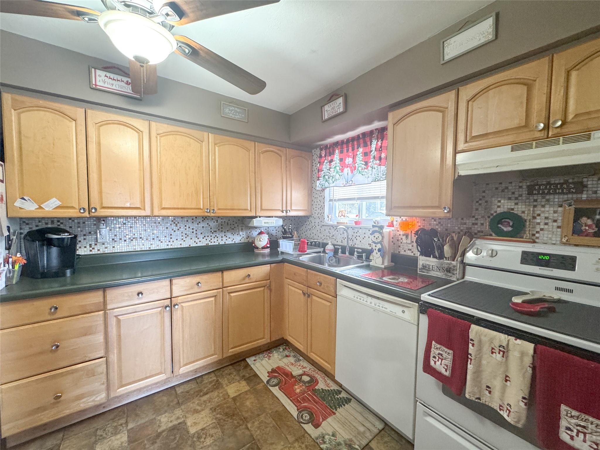 8 King Road, Mastic Beach, New York image 3