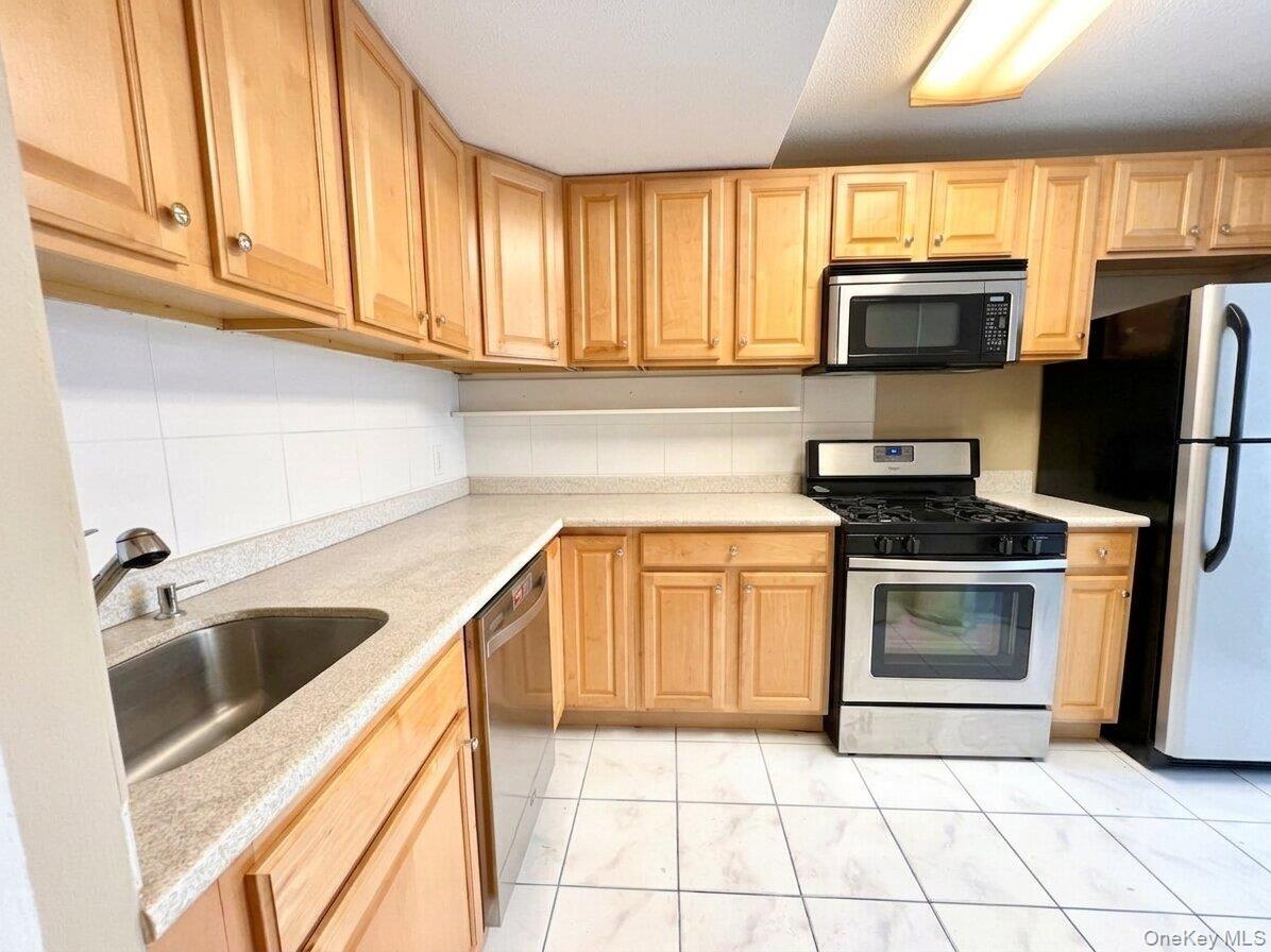 118 18 Union Tpke Apt #B4