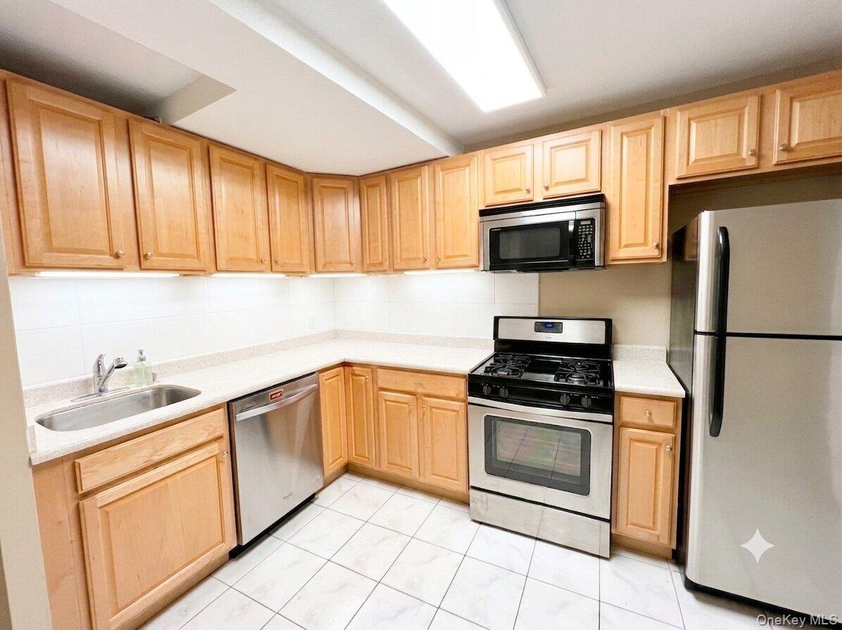 118 18 Union Tpke Apt #B4