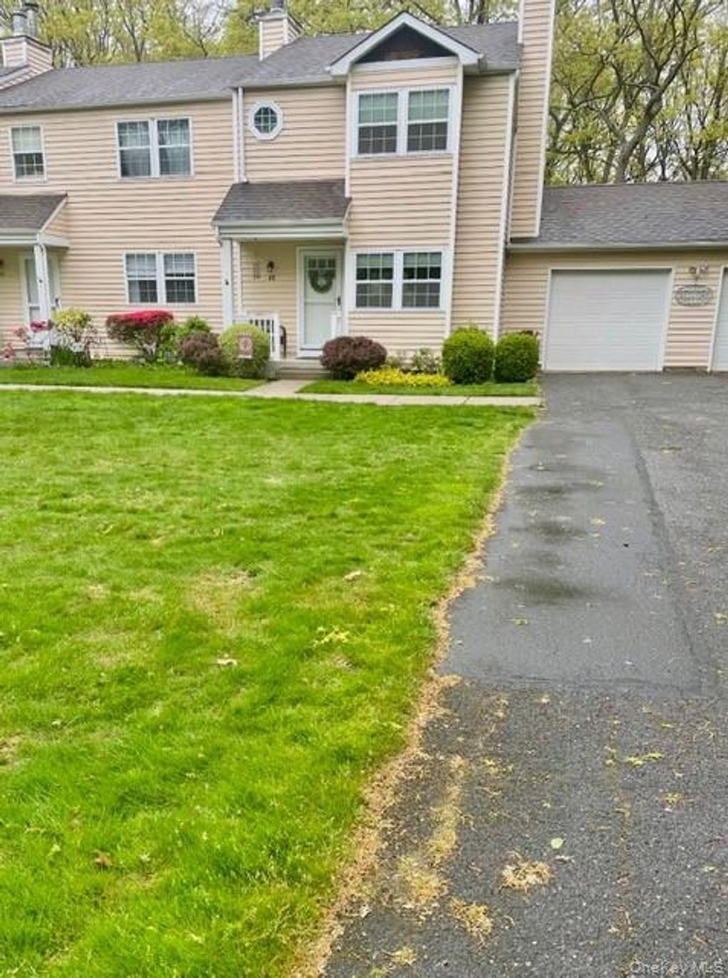 Photo of 13 Rutledge Commons CMNS, Yaphank, NY 11980 (MLS # 996168)