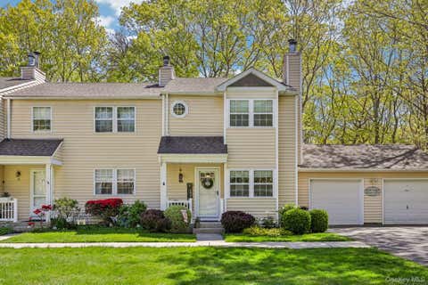 Condo For Sale - 13 Rutledge Commons Cmns<br/> Yaphank, NY 11980