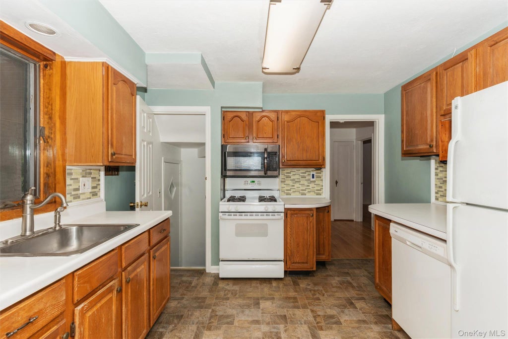 Photo of 1493 New Hyde Park Drive, New Hyde Park, NY 11040 (MLS # 1027981)