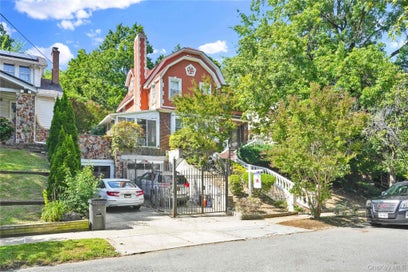 84-42 Charlecote Ridge Jamaica Estates NY 11432