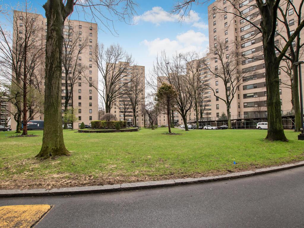 4 Fordham Hill Oval #8D, Bronx, New York image 14