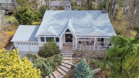 11 The Poplars Roslyn Estates NY 11576