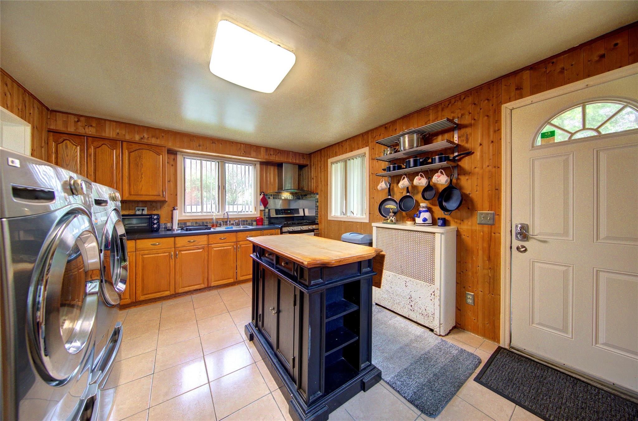 465 Eureka Avenue, Elmont, New York image 8