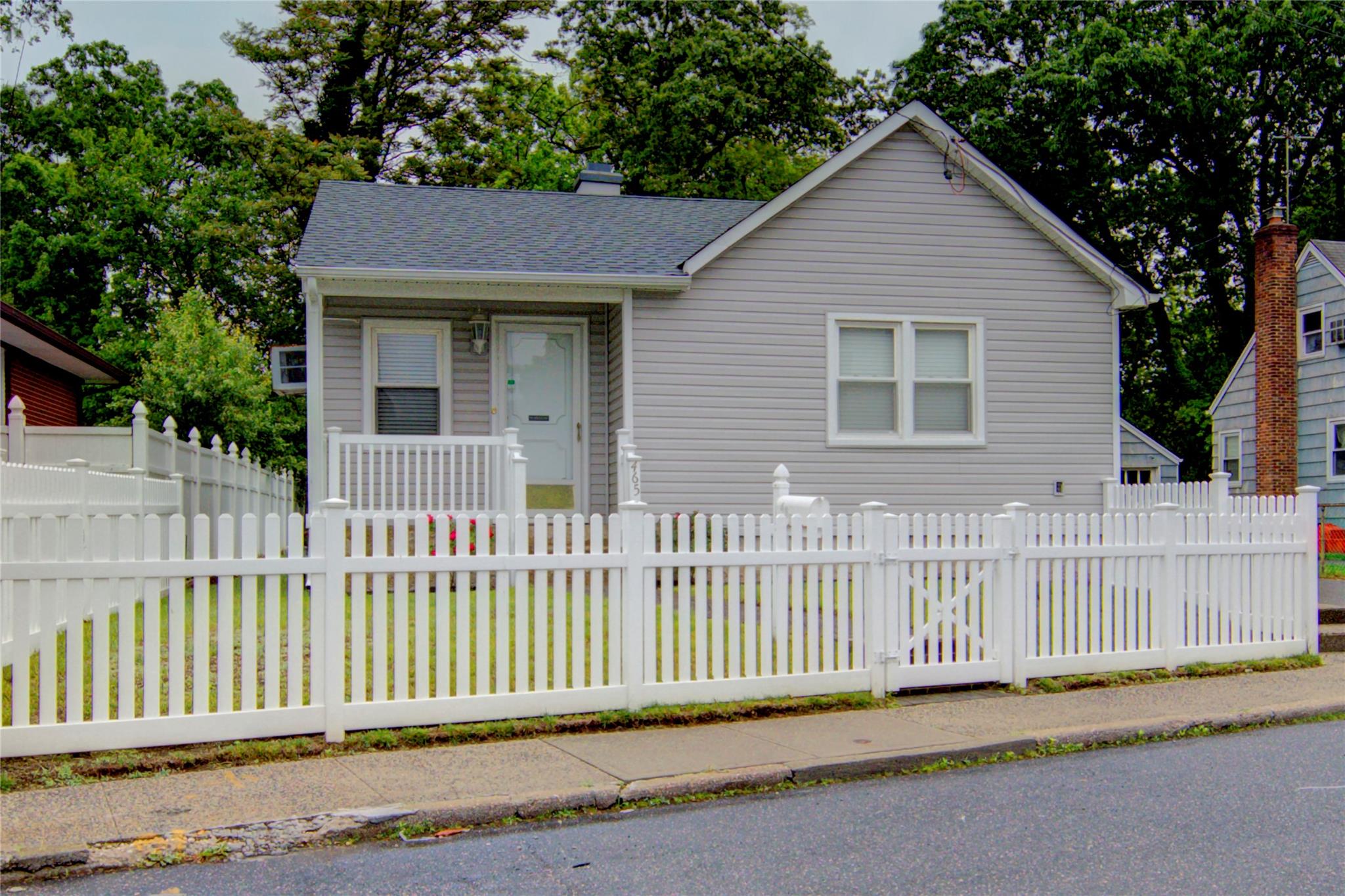 465 Eureka Avenue, Elmont, New York image 21