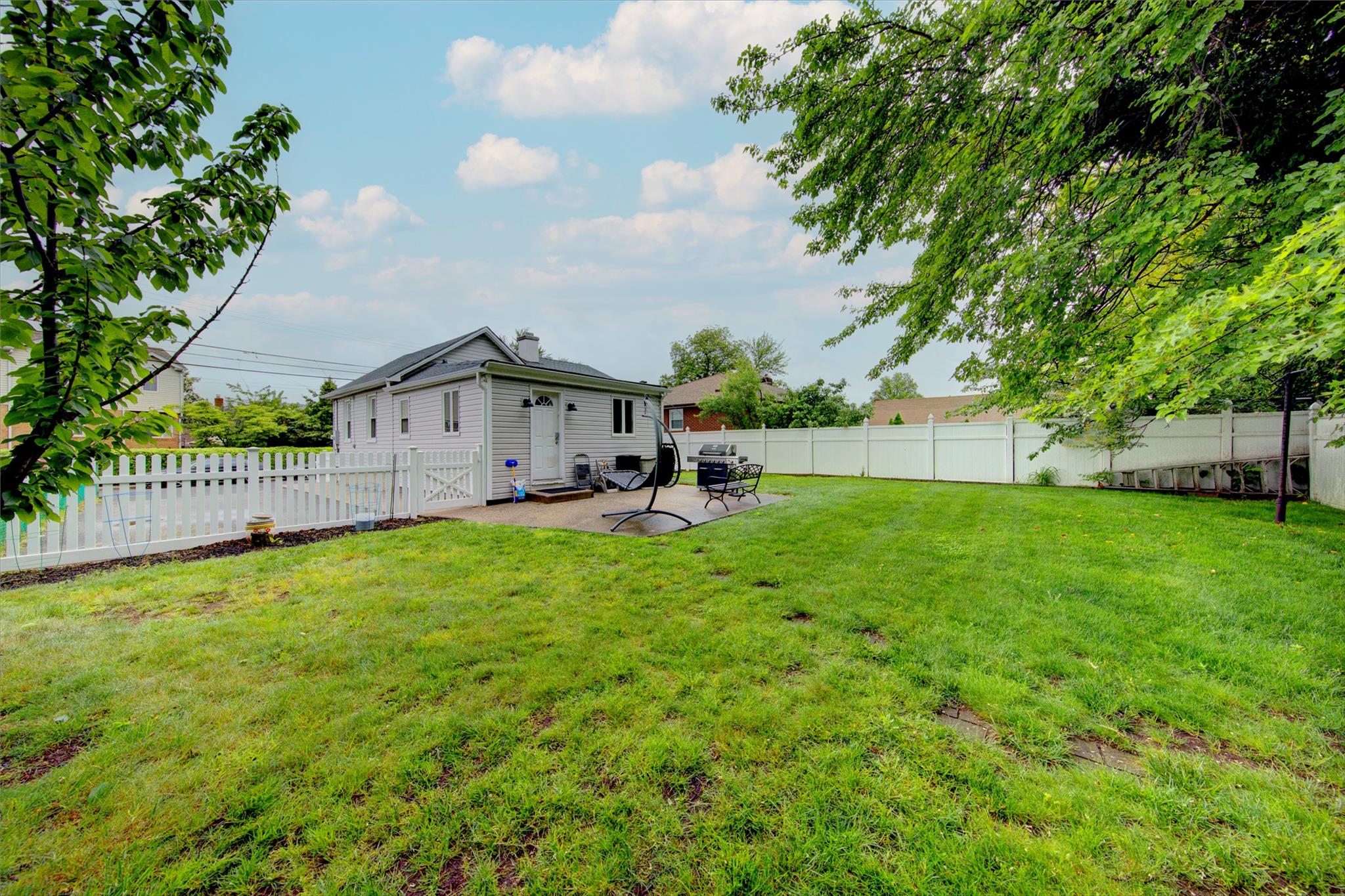 465 Eureka Avenue, Elmont, New York image 17