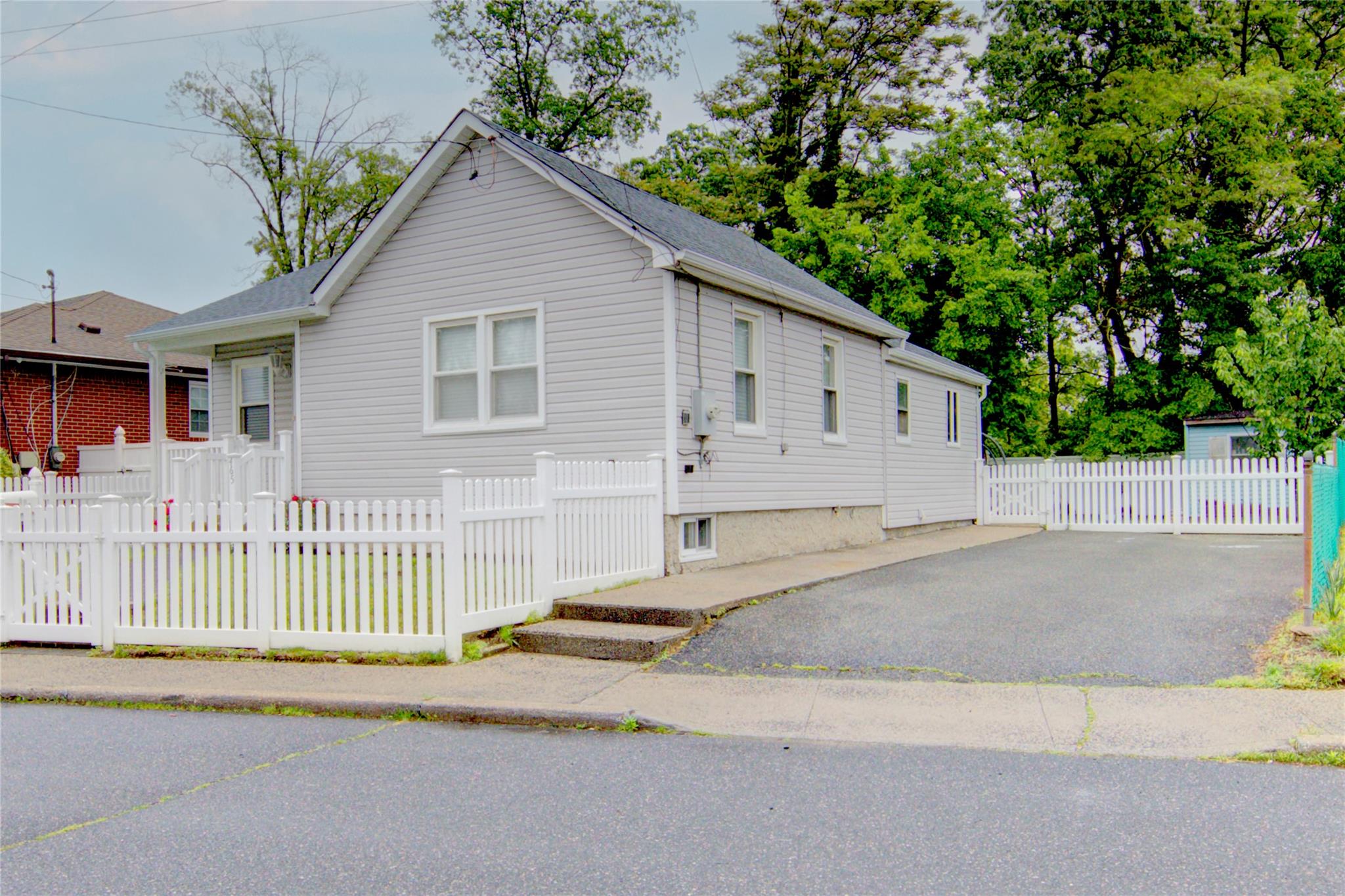 465 Eureka Avenue, Elmont, New York image 2