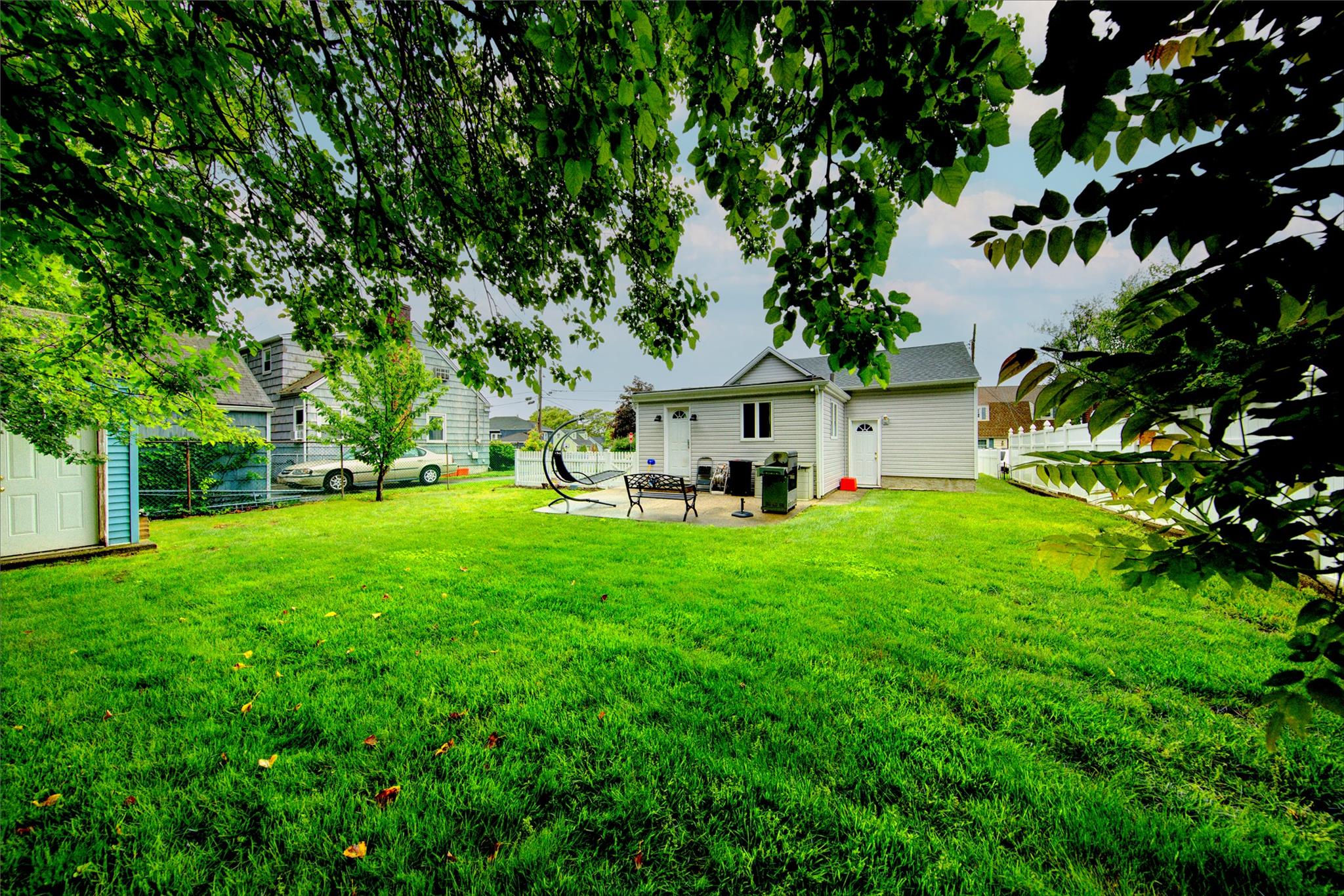 465 Eureka Avenue, Elmont, New York image 18