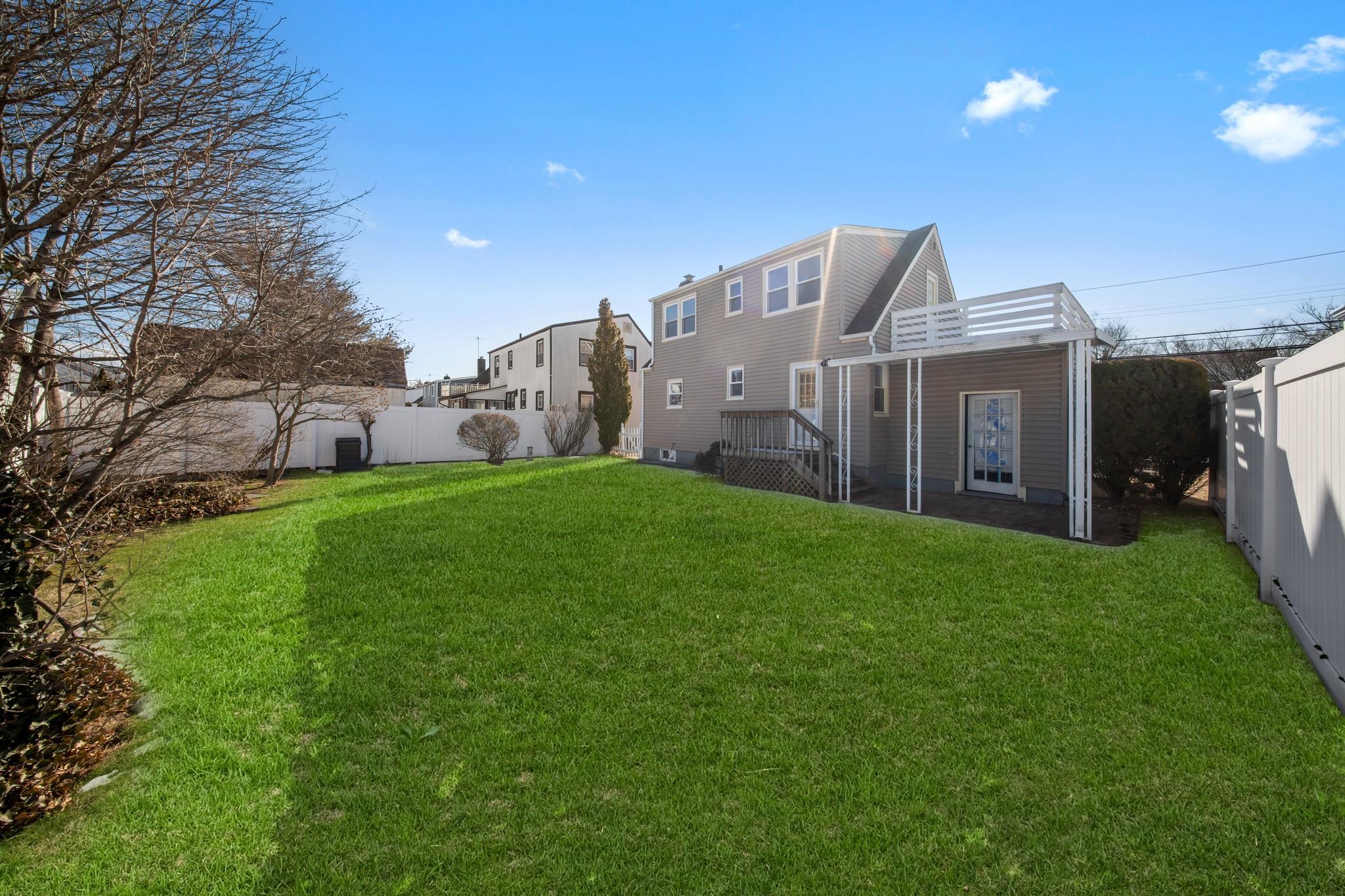 855 Edward Street, North Baldwin, New York image 27