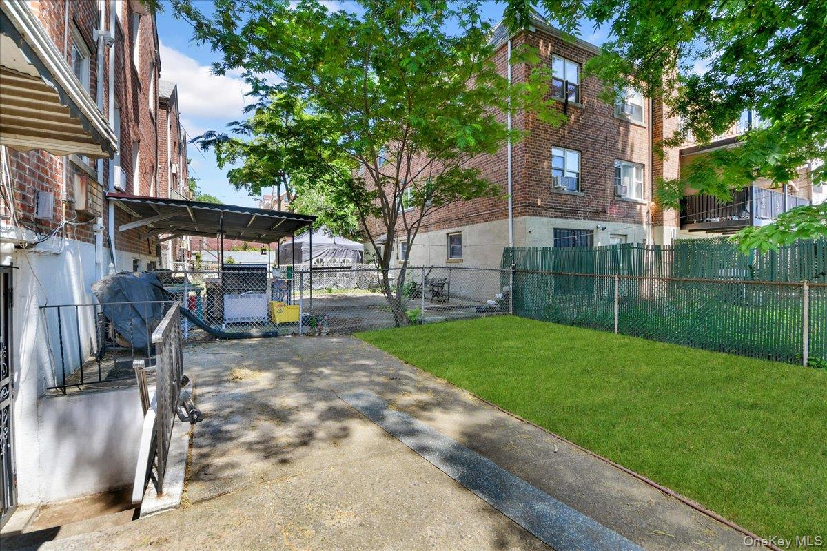 932 Neill Avenue