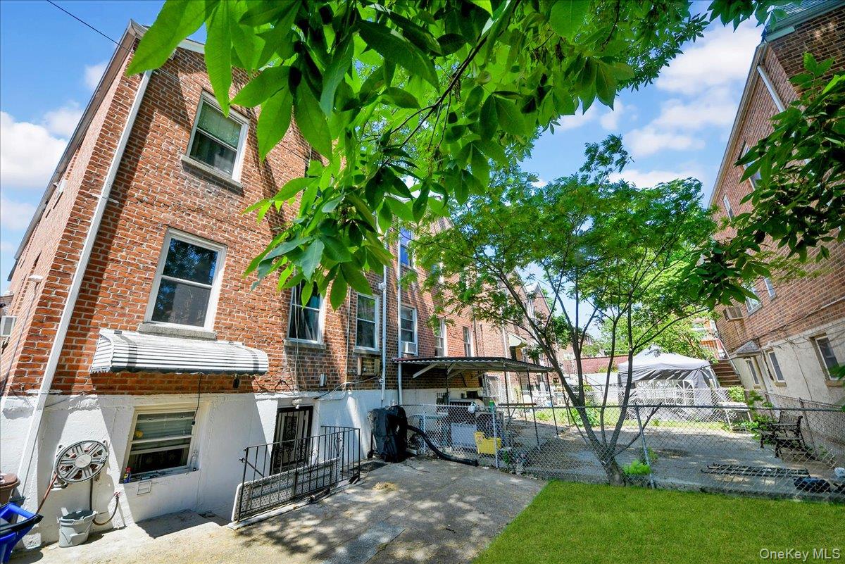 932 Neill Avenue