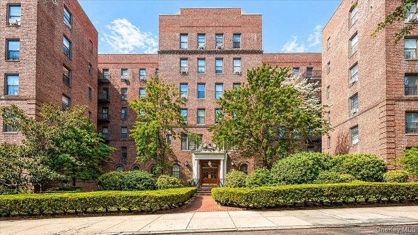 ADDRESS PRIVATE, PARAMUS, NJ  - Image cd4ce23c656631c792b17fe59840168c/3835646996