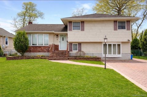Homes For Sale - 50 Independence Avenue<br/> Suffolk County, Babylon, NY 11702