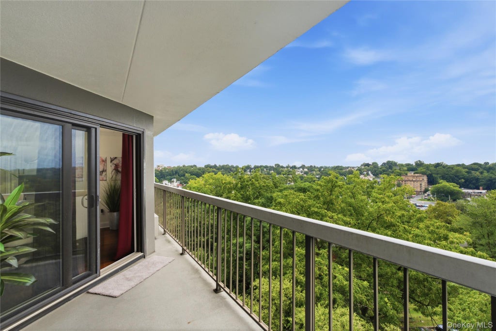 Photo of 100 High Point Drive #710, Hartsdale, NY 10530 (MLS # 1048101)