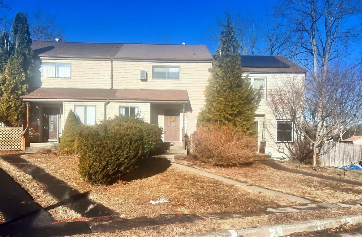 Sycamore Drive, Beacon, New York - 2 Bedrooms  
2 Bathrooms - 