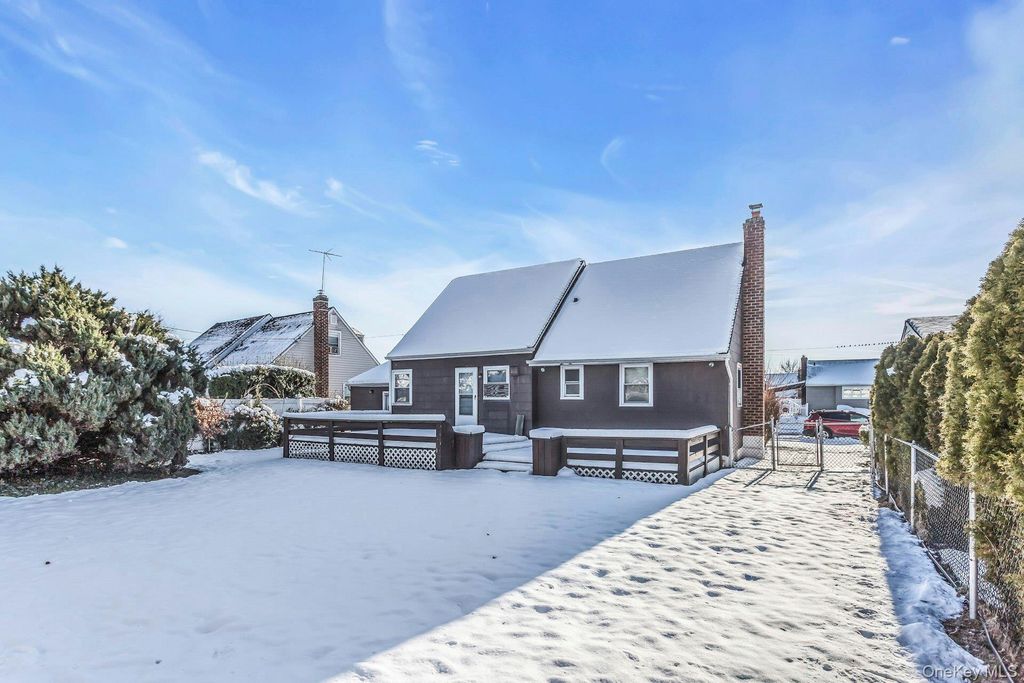 Photo of 5 Preston Lane, Hicksville, NY 11801 (MLS # 944907)