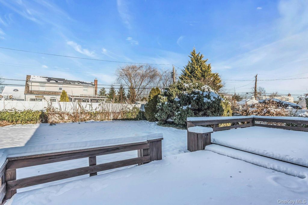 Photo of 5 Preston Lane, Hicksville, NY 11801 (MLS # 944907)