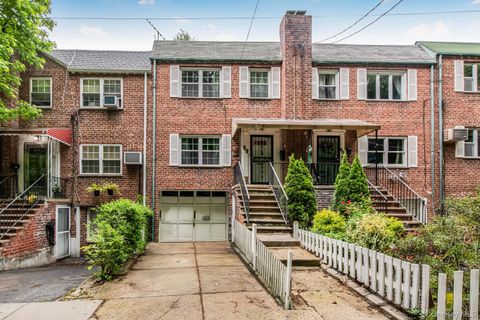 Photo of 88 Parkway North, Yonkers, NY 10704 (MLS # 929463)