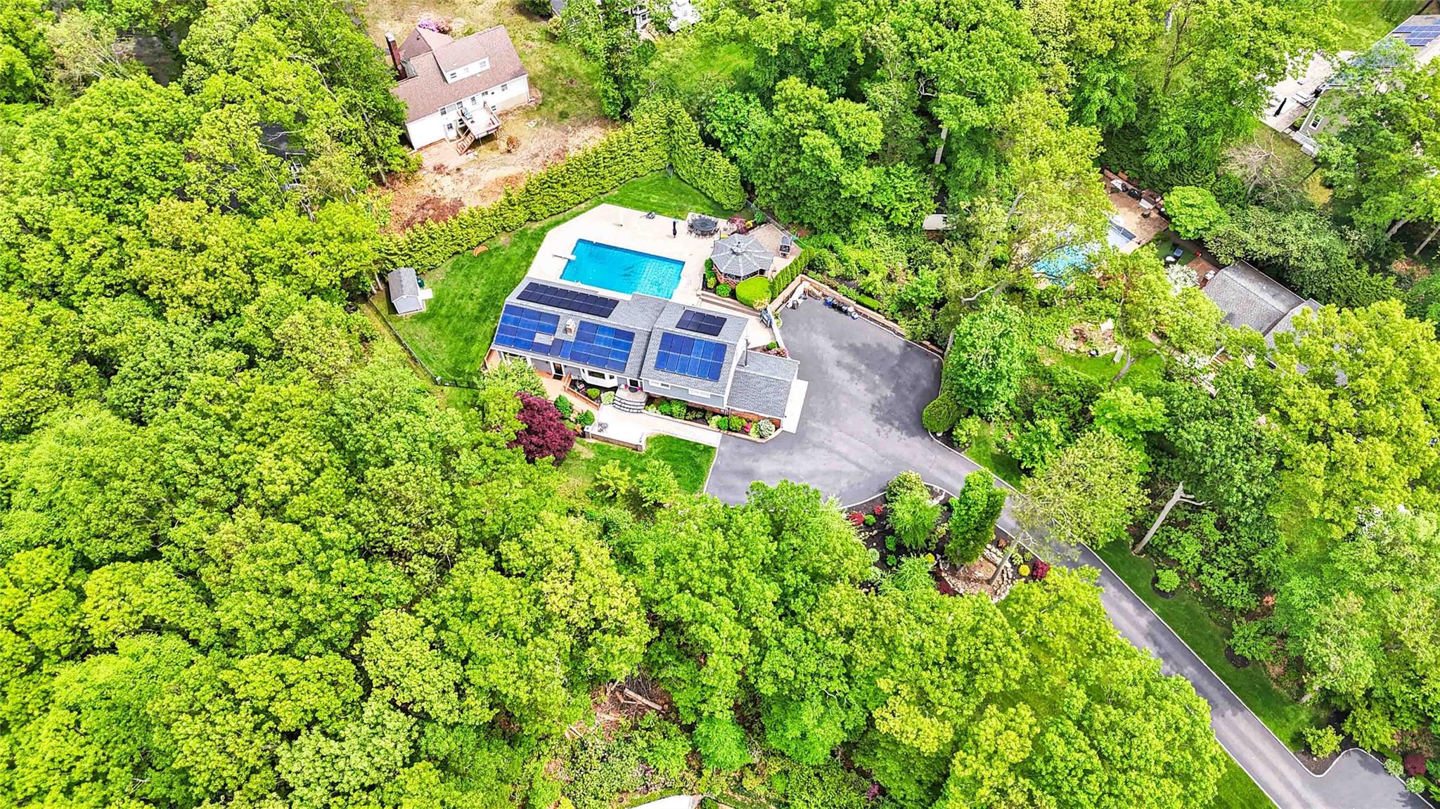 69 Bankside Drive, Centerport, New York image 4