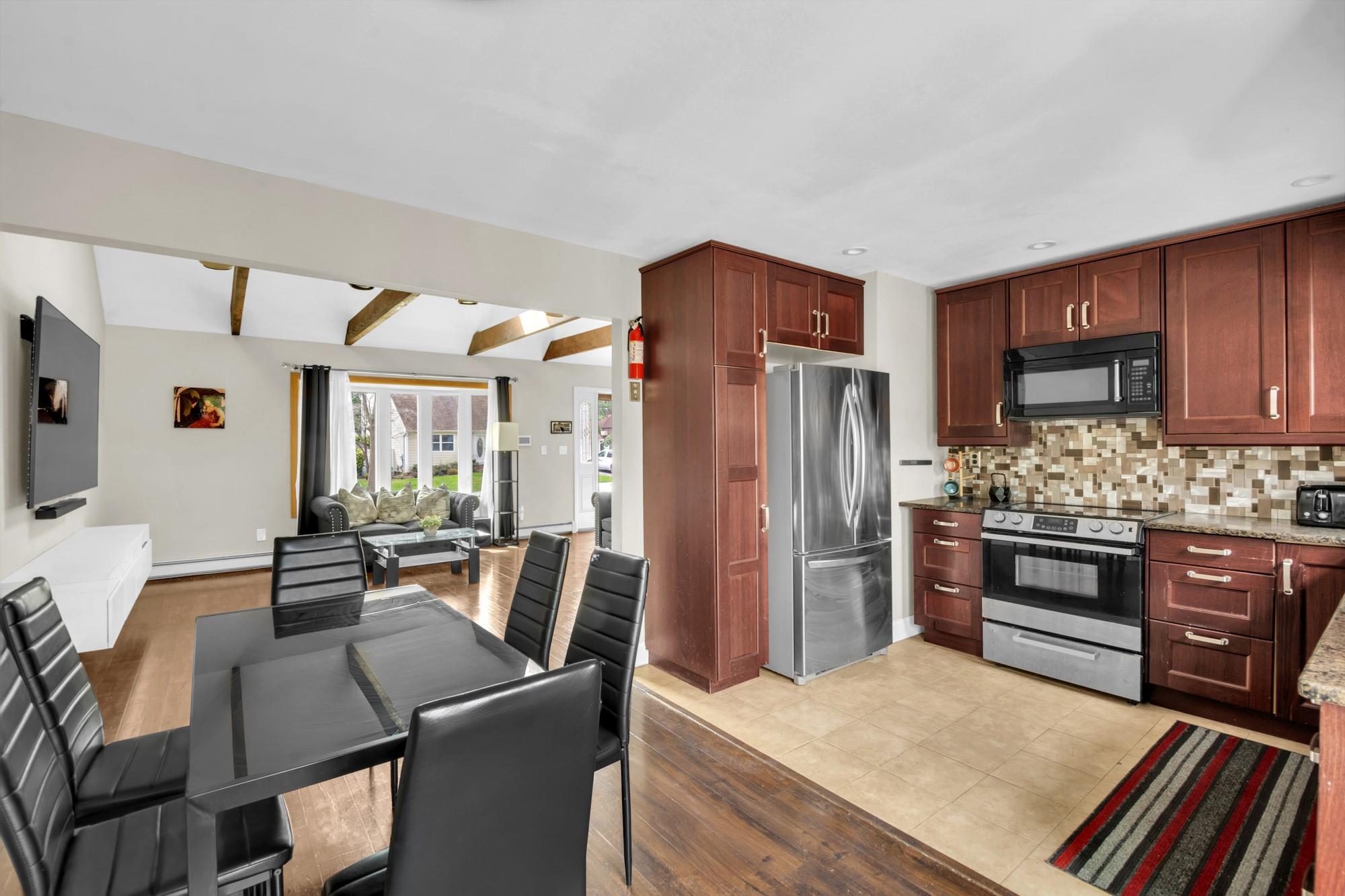 3 Madsen Lane, East Northport, New York image 7