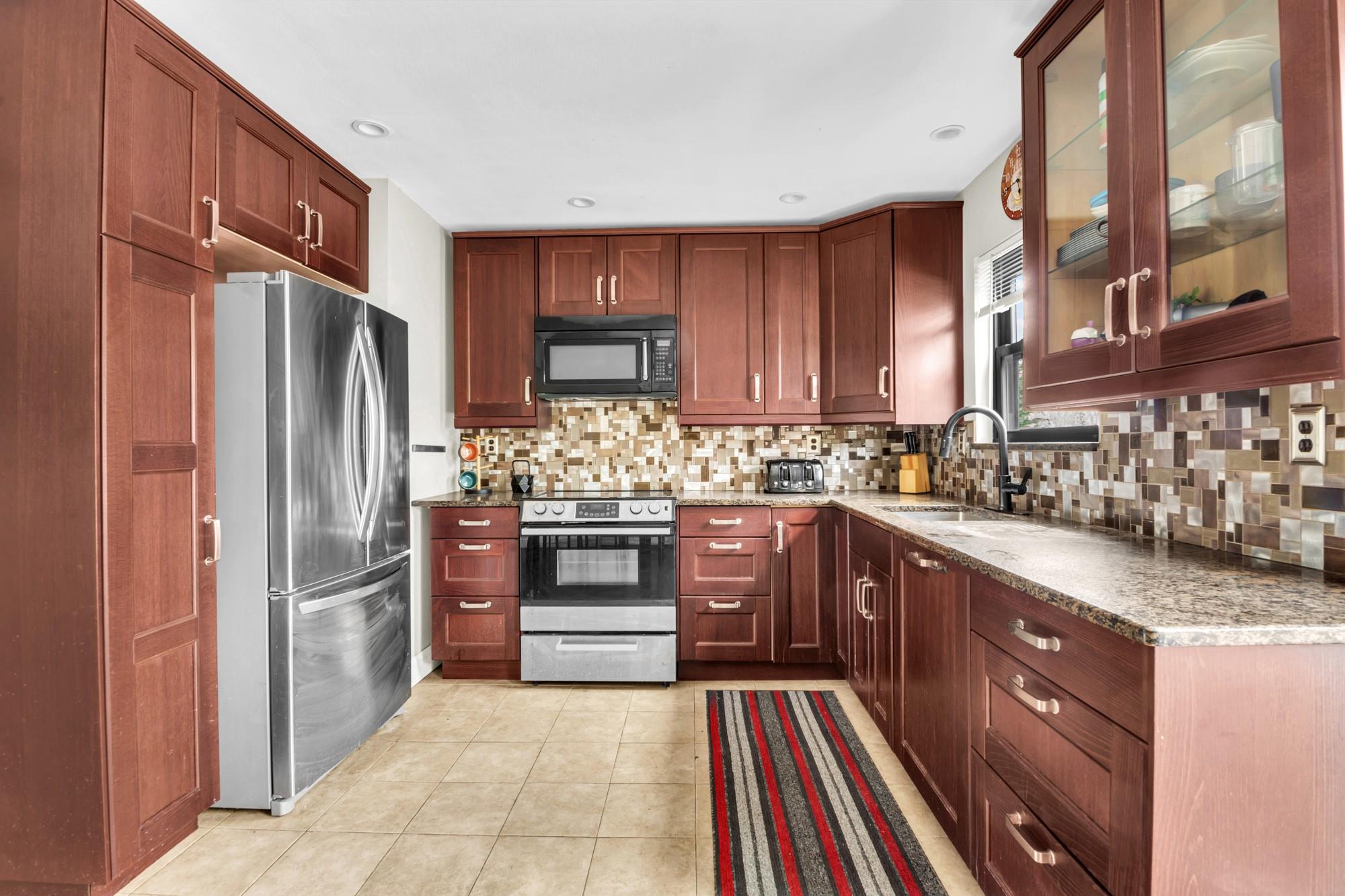 3 Madsen Lane, East Northport, New York image 8