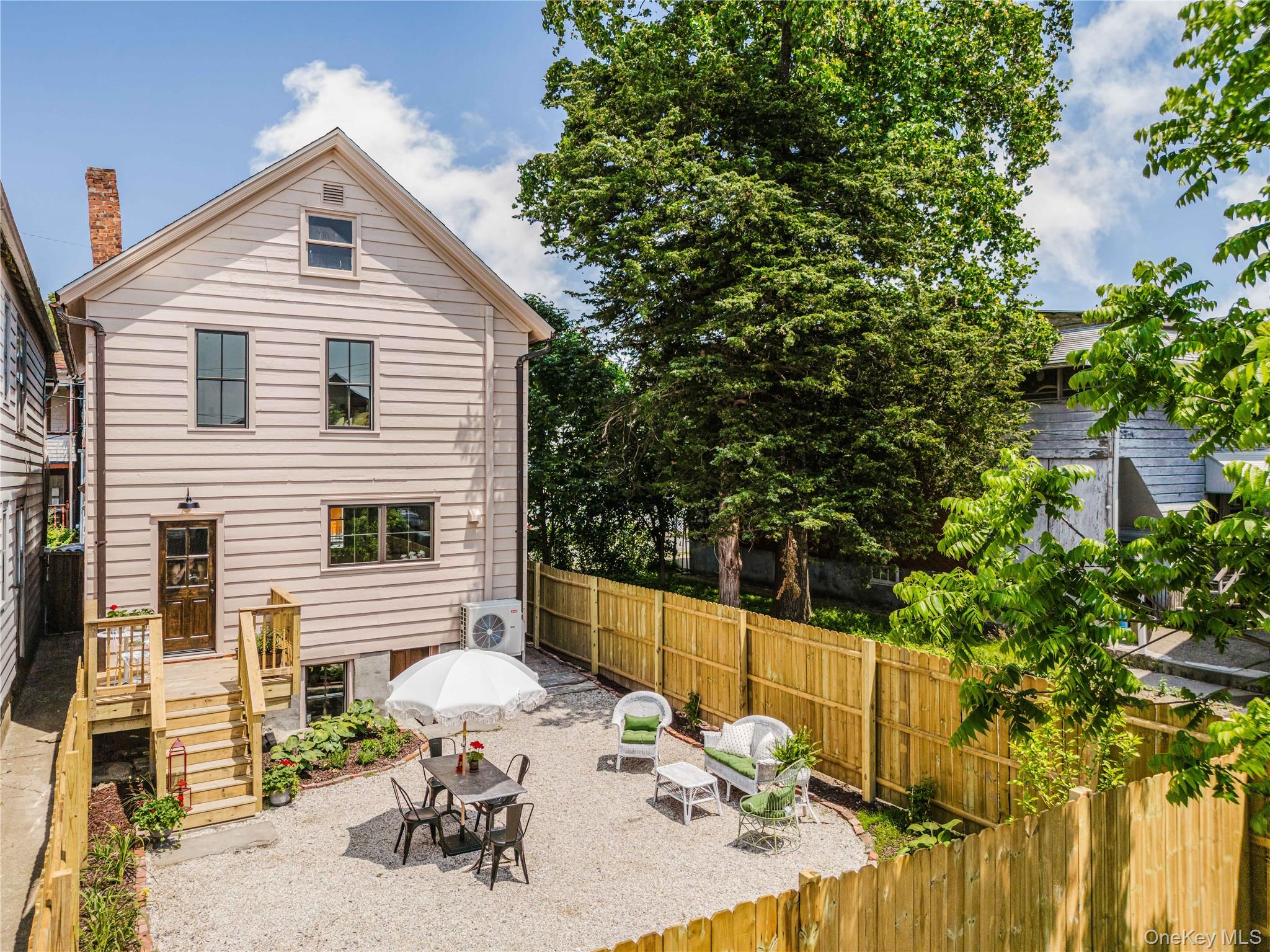 225 Robinson Street