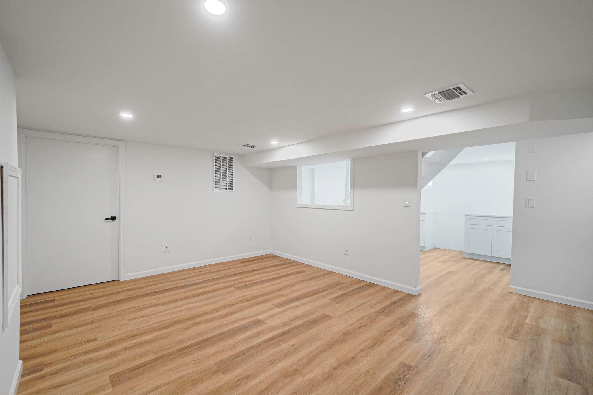9 Robinson Avenue, Medford, New York image 23
