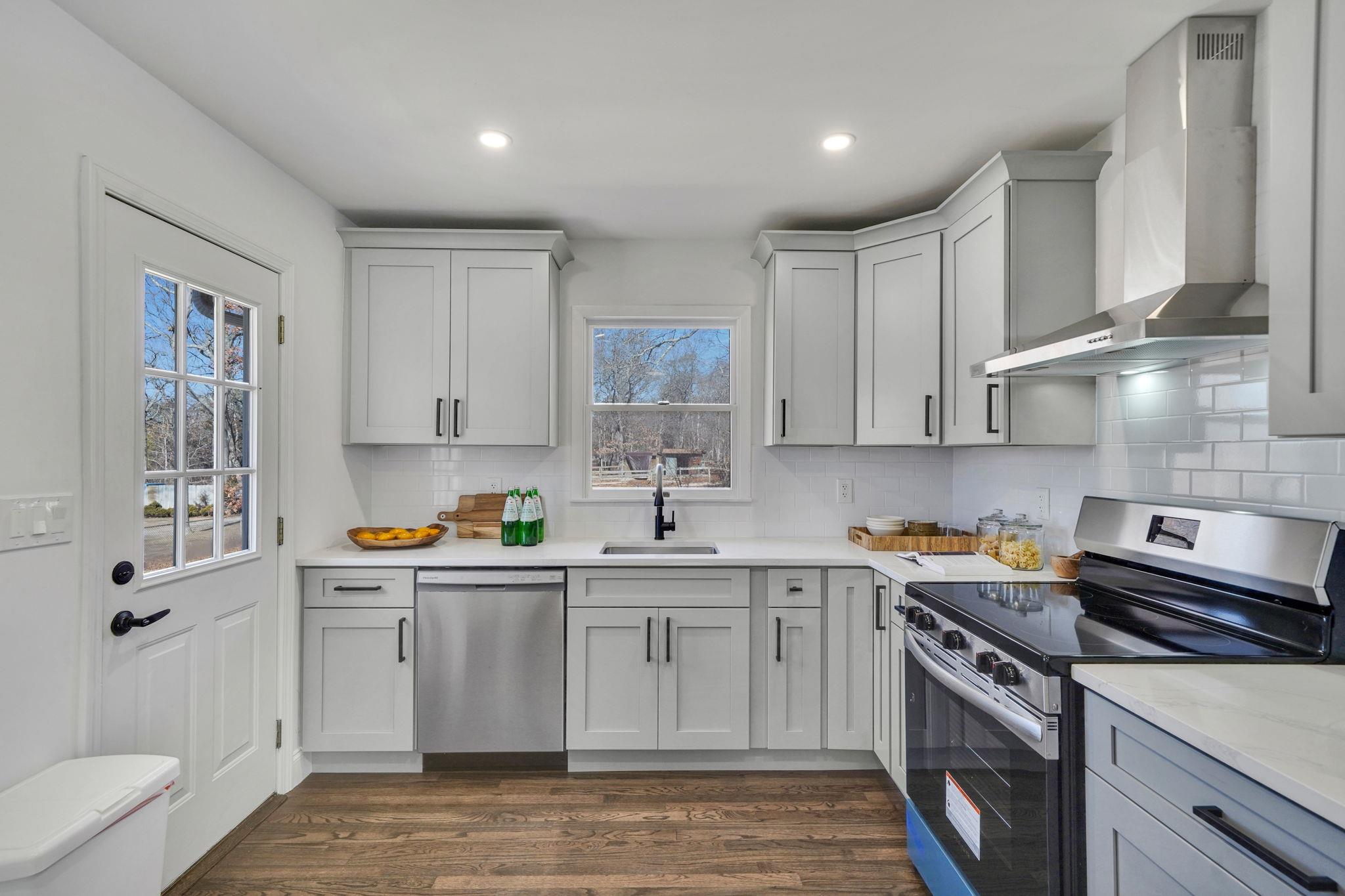 9 Robinson Avenue, Medford, New York image 9