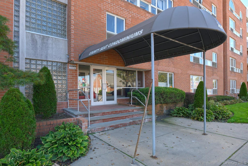 Photo of 205 Mineola Boulevard #5I, Mineola, NY 11501 (MLS # 1060956)