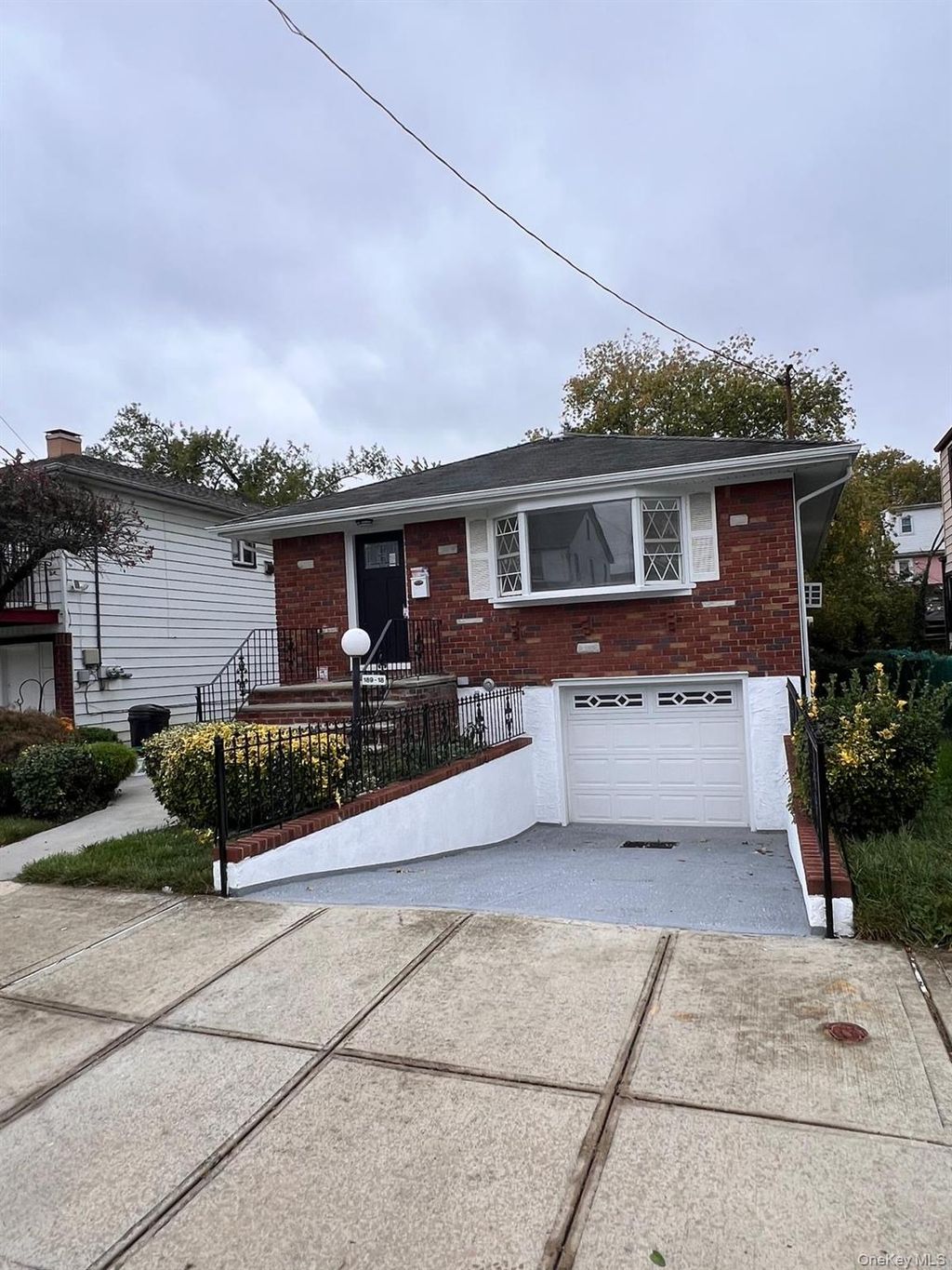 Photo of 18918 Tioga Dr Dr, Saint Albans, NY 11412 (MLS # 922407)