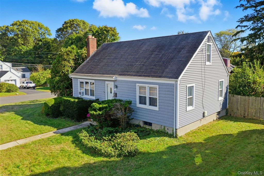 Photo of 105 Dogwood Road, Northport, NY 11768 (MLS # 926588)