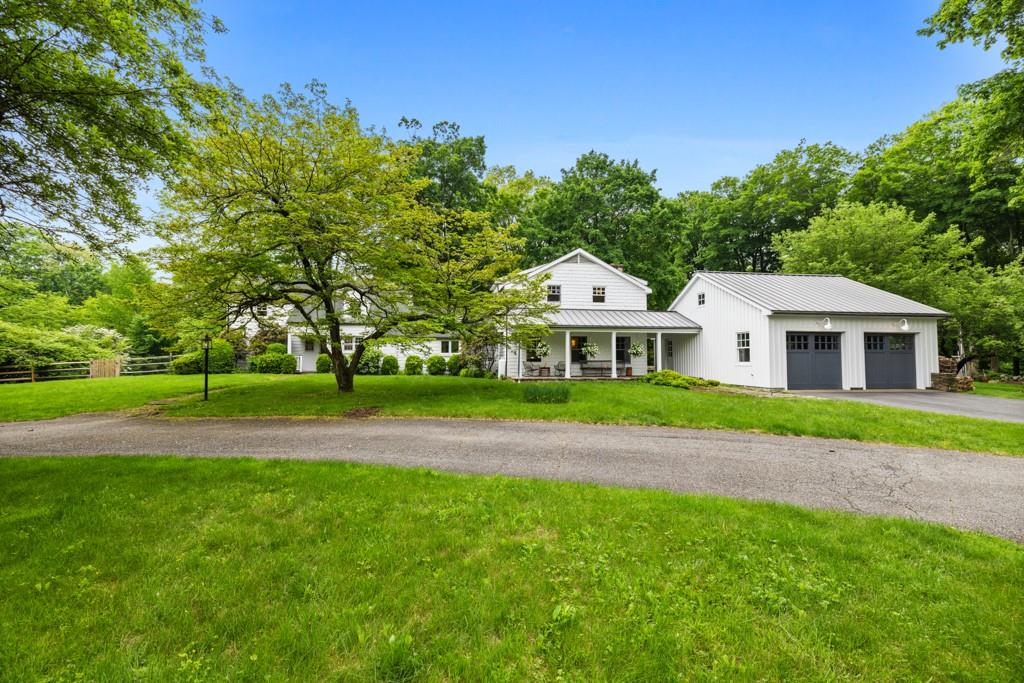 Old Shop Road, Cross River, New York - 6 Bedrooms  
4.5 Bathrooms  
10 Rooms - 