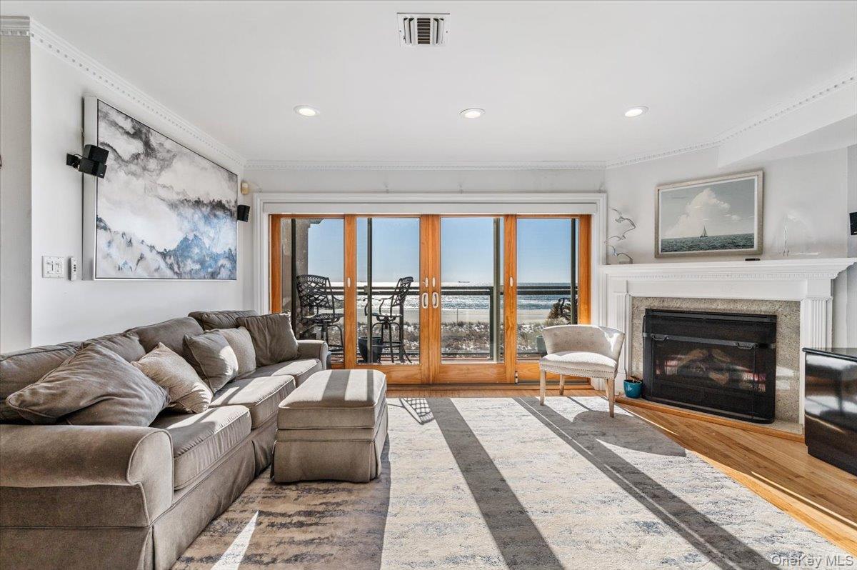 Lido Beach, New York 11561, United States, 3 Bedrooms Bedrooms, ,4 BathroomsBathrooms,Residential,Active,161596