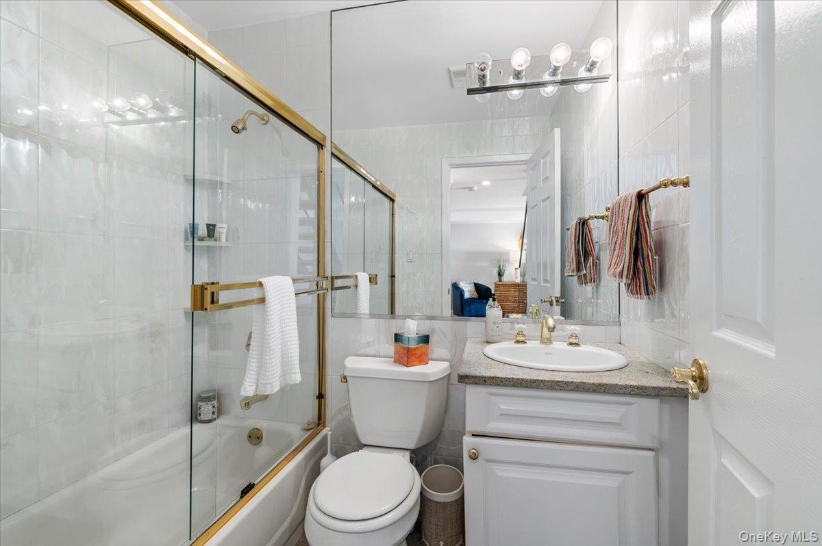 Lido Beach, New York 11561, United States, 3 Bedrooms Bedrooms, ,4 BathroomsBathrooms,Residential,Active,161596