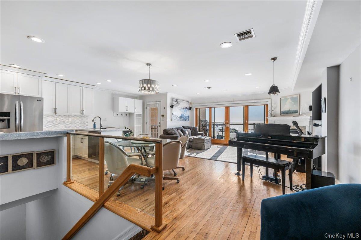 Lido Beach, New York 11561, United States, 3 Bedrooms Bedrooms, ,4 BathroomsBathrooms,Residential,Active,161596