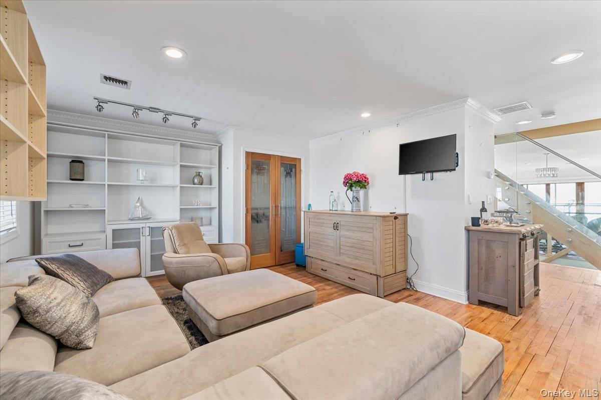 Lido Beach, New York 11561, United States, 3 Bedrooms Bedrooms, ,4 BathroomsBathrooms,Residential,Active,161596