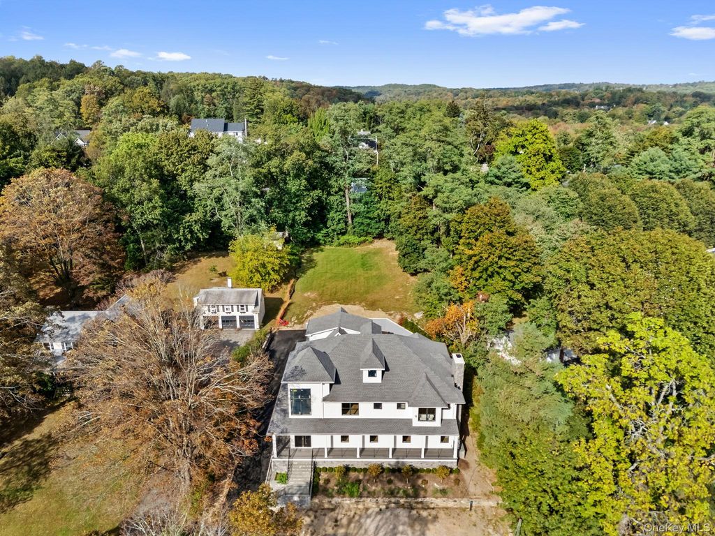 Photo of 22 Whippoorwill Road E, Armonk, NY 10504 (MLS # 921684)