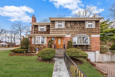 46 Anita Place Farmingdale NY 11735