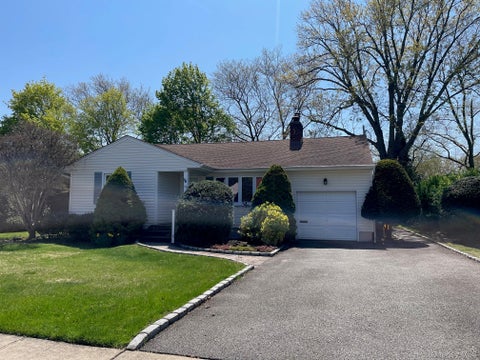 Homes For Rent - 20 Gainsboro Ln<br/> Syosset, NY 11791