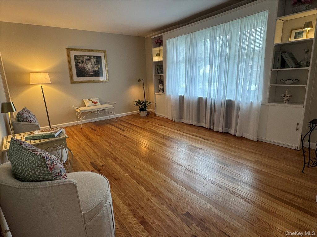 Photo of 41 Mohawk Drive, North Babylon, NY 11703 (MLS # 1024775)