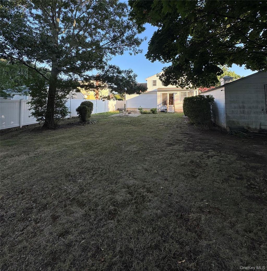 Photo of 41 Mohawk Drive, North Babylon, NY 11703 (MLS # 1024775)